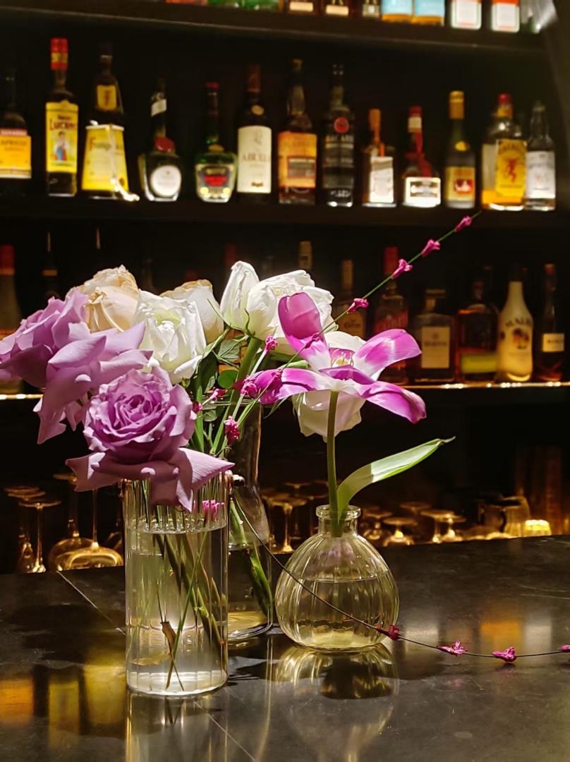 重慶酒吧裝修效果圖，非常有格調(diào)，燈光柔和
