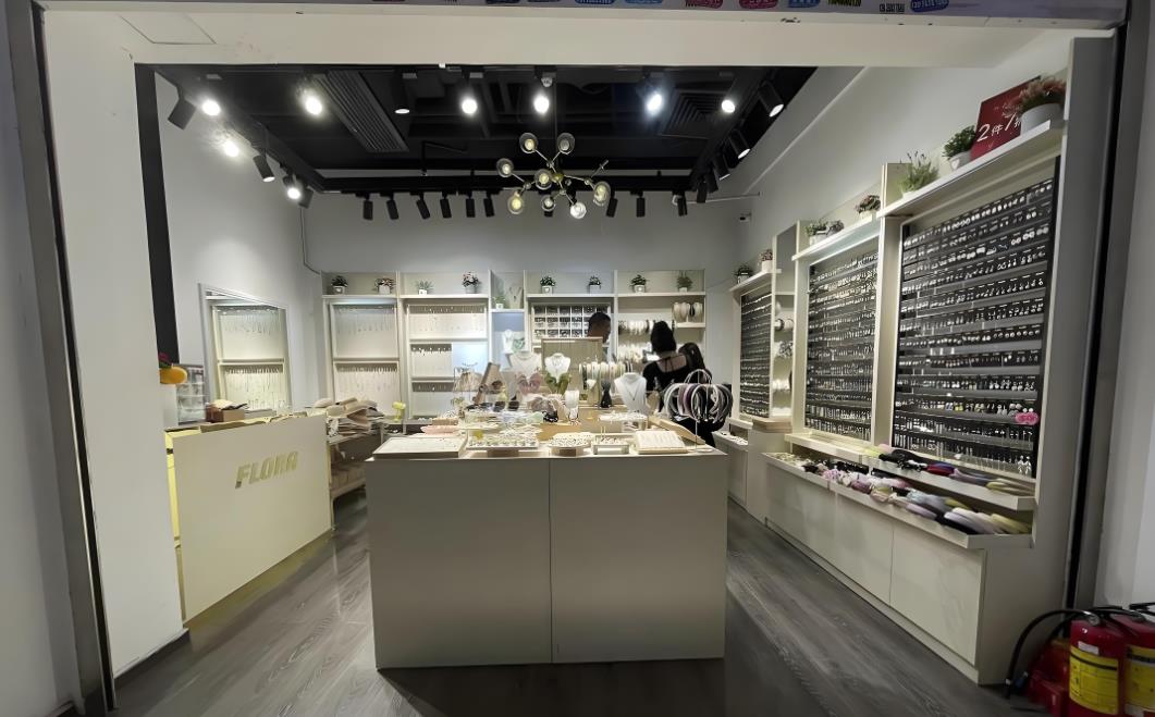 重慶店面裝修多少錢一平米？2025年報(bào)價(jià)解析+省錢避坑全攻略